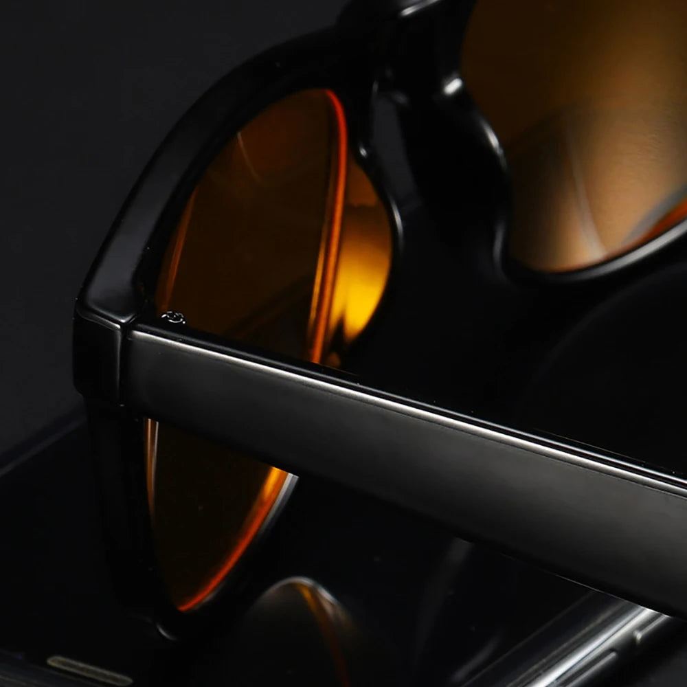 Lunettes carrées classiques anti-lumière bleue pour homme et femme, avec verres jaunes filtrant la lumière bleue.