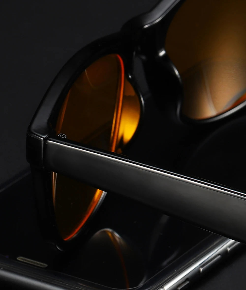 Lunettes carrées classiques anti-lumière bleue pour homme et femme, avec verres jaunes filtrant la lumière bleue.