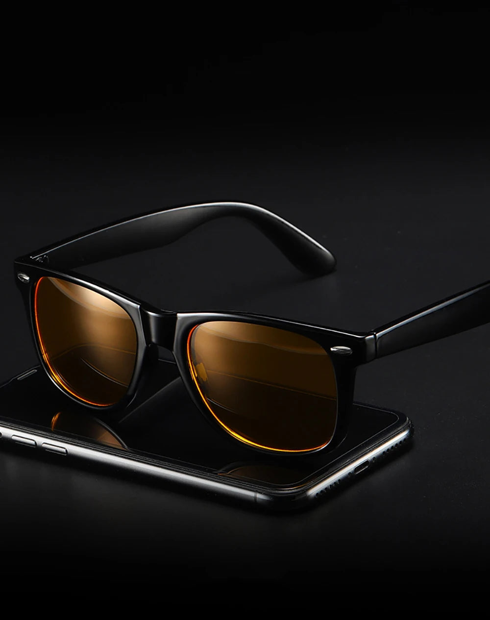 Lunettes carrées classiques anti-lumière bleue pour homme et femme, avec verres jaunes filtrant la lumière bleue.